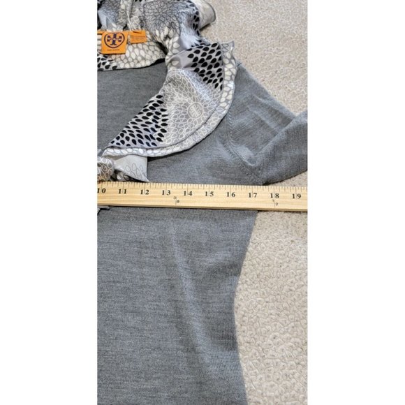 Tory Burch Womens Gray Long Sleeve Sweater Printed‎ Ruffle Collar & Cuffs Size L - Picture 10 of 13